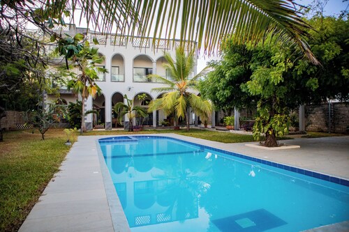 Spacious Beachfront villa with 7 bedrooms and WiFi, AC in delightful Kilifi