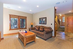 TV, fireplace, DVD player, foosball - Stonegate #02 | Luxe Condo w/ Foosball Table (Mammoth Lakes)
