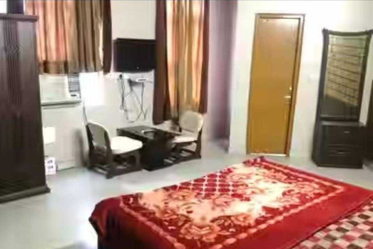 Premium Double Room, City View | Soundproofing, free WiFi, bed sheets