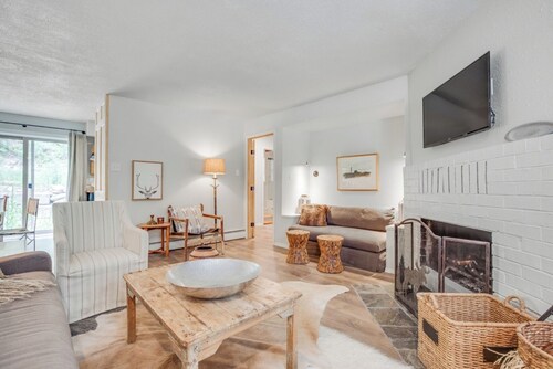 Riverside Retreat 7 at Taos East - Modern Condo on River with 360-Degree Views a