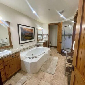 Shower, hair dryer - The Lodges by 8th Hole | Year-Round Fun (Mammoth Lakes)