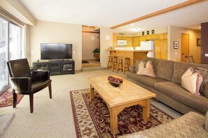 TV, peis og DVD-spiller