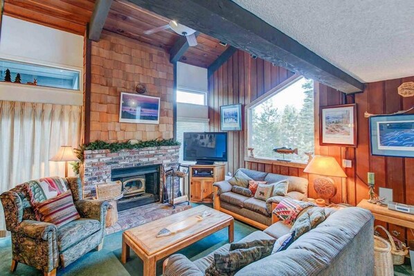 TV, fireplace, DVD player