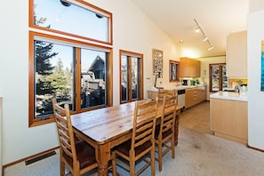 Fridge, microwave, oven, stovetop - SnowCreek #936 - Sleeps 8 w/ Shared Hot Tub (Mammoth Lakes)