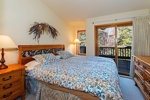 3 bedrooms, WiFi, bed sheets - SnowCreek #936 - Sleeps 8 w/ Shared Hot Tub (Mammoth Lakes)