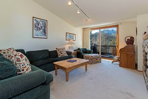 TV, fireplace, DVD player