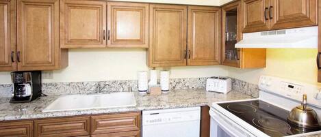 雪櫃、微波爐、焗爐、爐具