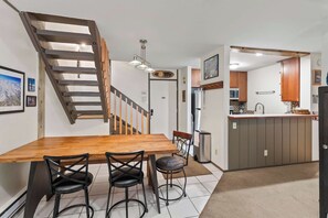 Dining table with seating for 4 - Escape to The Summit | Cozy Mammoth Getaway (Mammoth Lakes)
