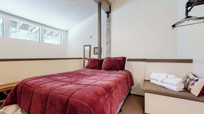 1 bedroom, WiFi, bed sheets