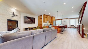 TV, fireplace, offices - Obsidian Dreaming | On the Sierra Star Golf Course (Mammoth Lakes)