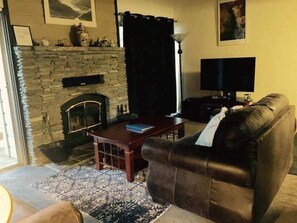 TV, fireplace, DVD player - La Residence | Near Shuttle & Hike/Bike Trails! (Mammoth Lakes)