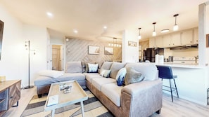 Televisión, chimenea, oficina