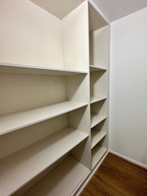 Interior - T33 | Bargains near the subway (Wien)