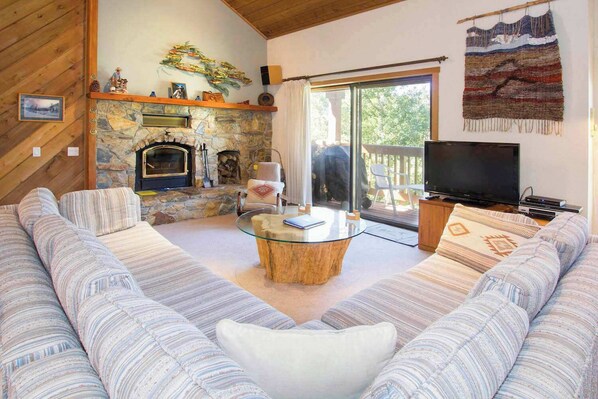 TV, fireplace, DVD player