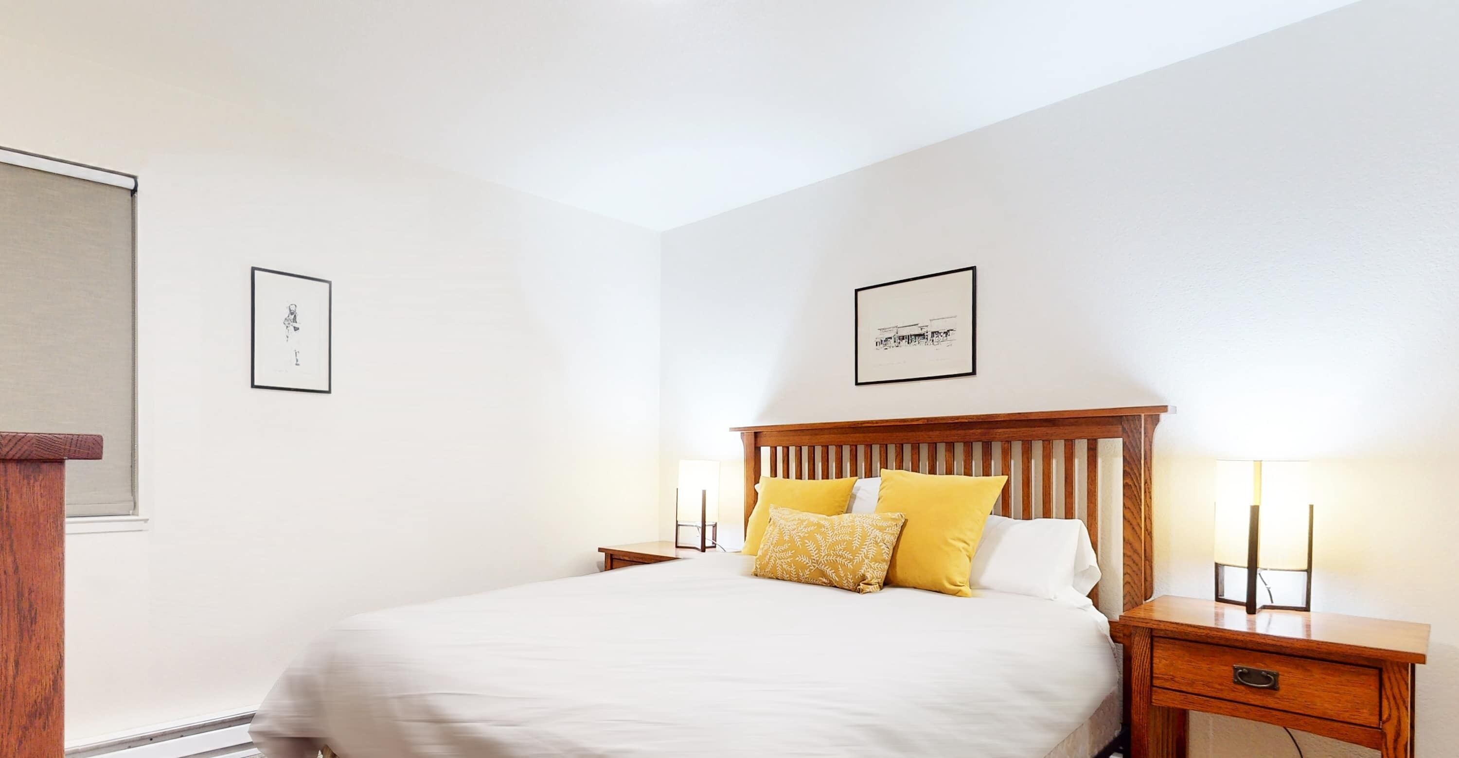 4 habitaciones, tabla de planchar con plancha, wifi y ropa de cama 