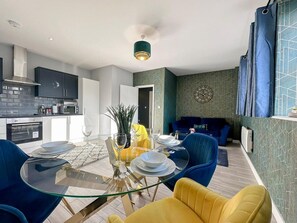Interior - London Charm at Great North Way (London)