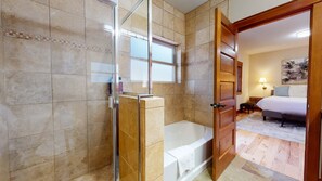 Een douche, shampoo