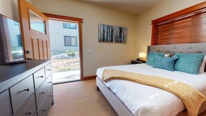 4 bedrooms, WiFi, bed sheets