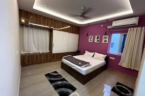 3 bedrooms, iron/ironing board, WiFi, bed sheets - Spacious 3bhk Triplex Villa Near To IT Hub (Hyderabad)