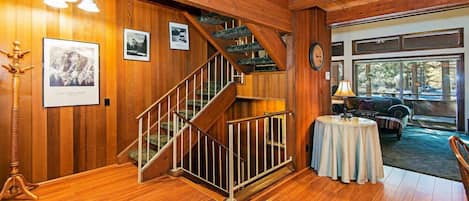 المنشأة من الداخل