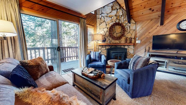 TV, DVD player - Mammoth View Villas | Near Hike/Bike Trails! (Mammoth Lakes)