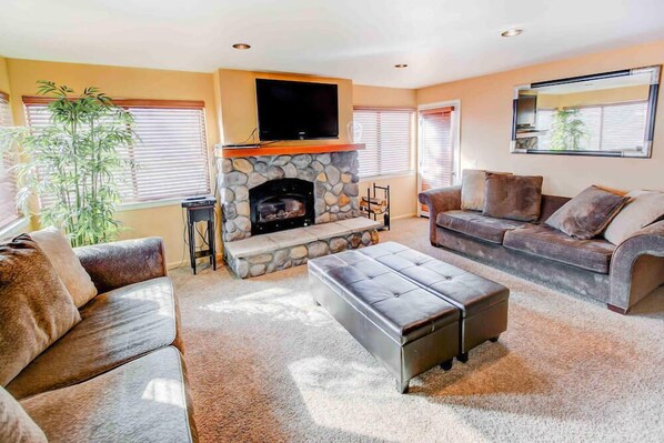 TV, fireplace, DVD player