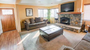 TV, caminetto, lettore DVD