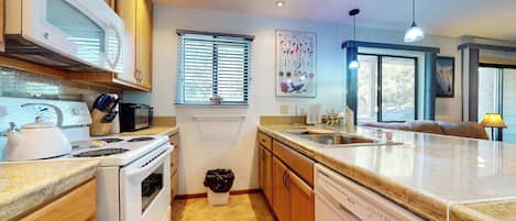 ثلاجة، ميكروويف، فرن، موقد طهي مسطح