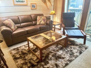 Fernseher, Kamin, DVD-Player