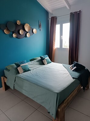 3 slaapkamers, een strijkplank/strijkijzer, wifi, beddengoed