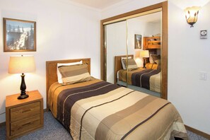 4 bedrooms, WiFi, bed sheets - Mammoth Estates | 4 Seasons of Beauty w/ Amenities! (Mammoth Lakes)