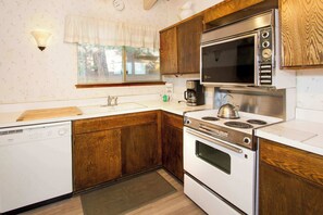 冰箱、微波炉、烤箱、炉灶