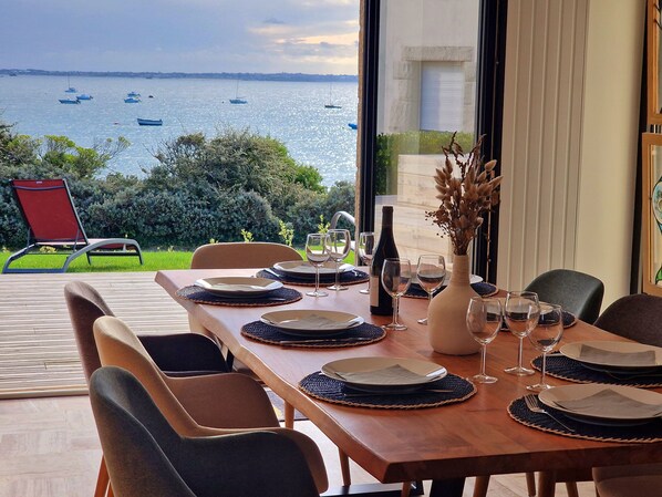 Dining - Villa Horizon Marin, sleeps 7, Jacuzzi, direct beach access (Plounéour-Brignogan-plages)