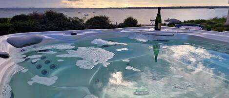 Outdoor spa tub