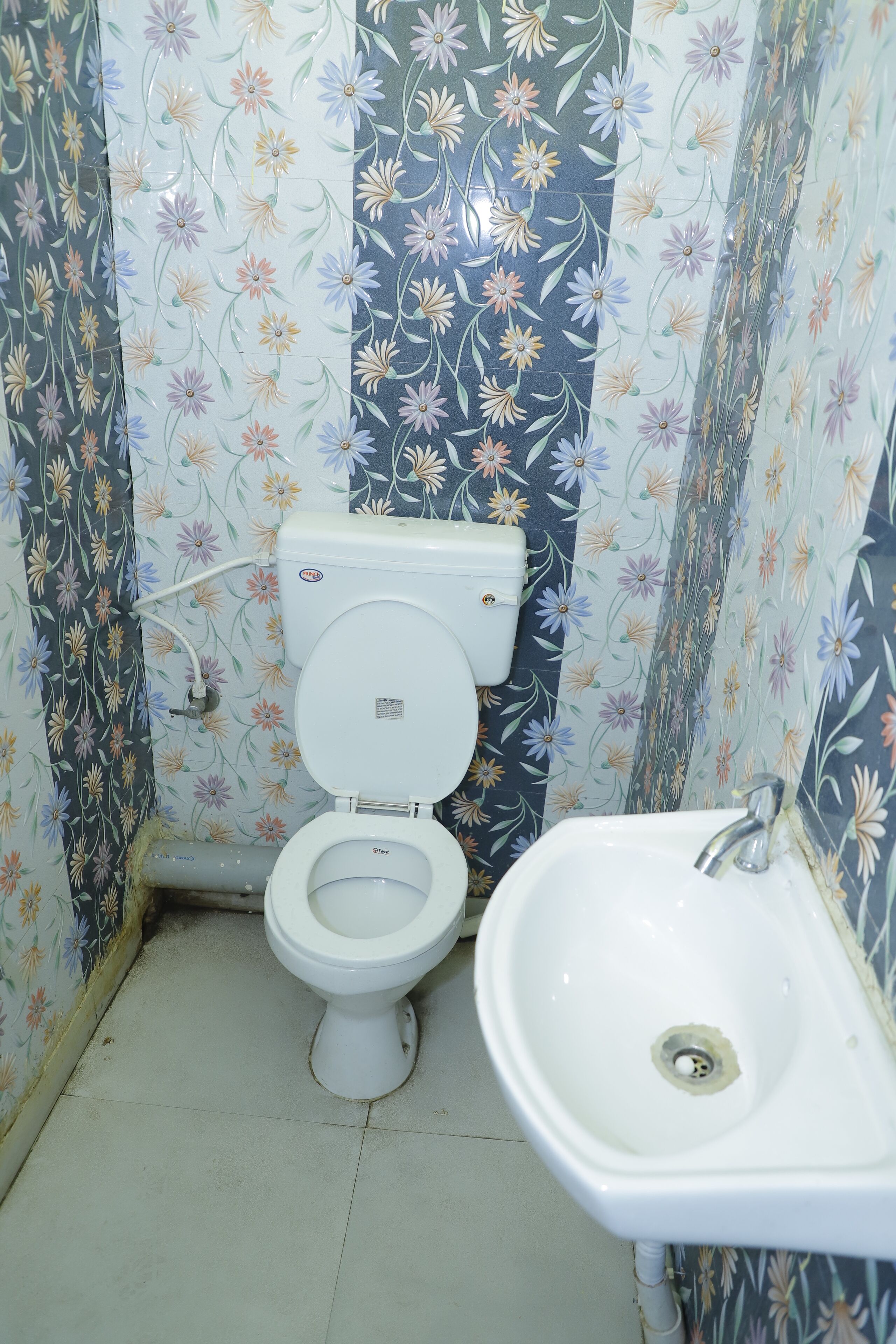 Double or Twin Room | Bathroom | Shower, free toiletries, towels, soap