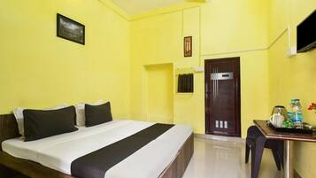 Double or Twin Room | Laptop workspace, soundproofing, free WiFi
