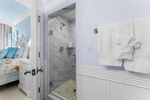 Hair dryer, towels - Gulf front on the 1st floor! (Destin)