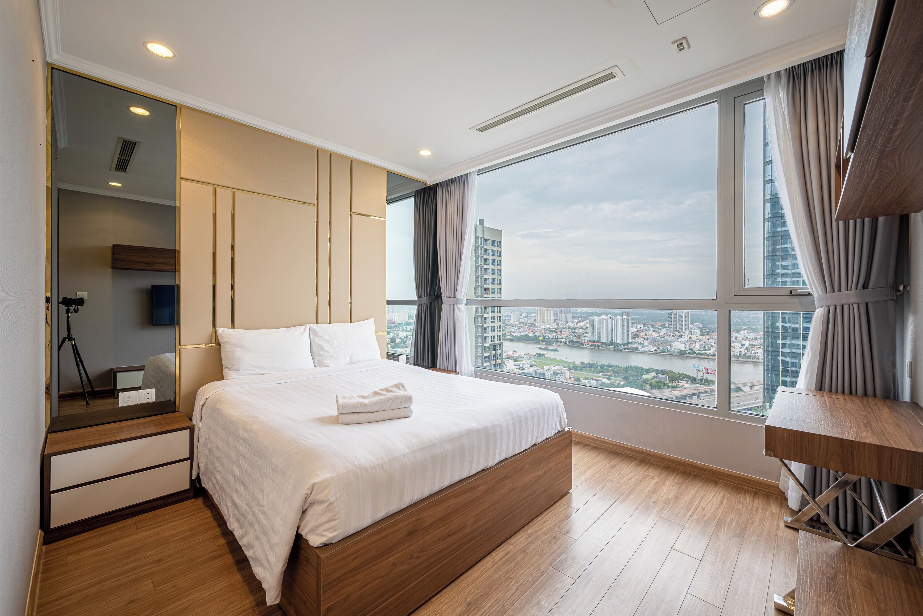 Premier Apartment, 3 Bedrooms, Balcony, City View | Memory foam beds, individually decorated, individually furnished, desk