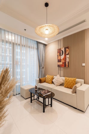 Superior Apartment, 2 Bedrooms, Balcony, City View | Living area