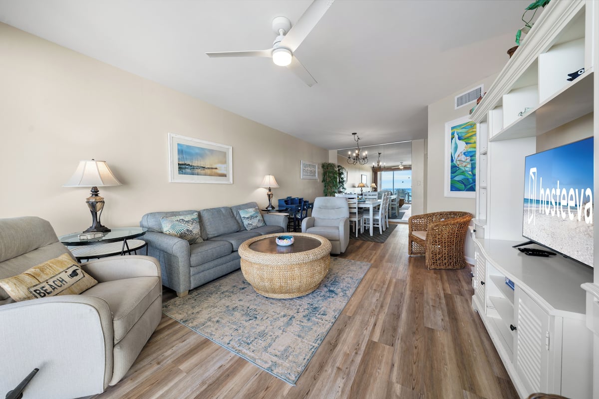 Exclusive Condo, 3 Bedrooms, Balcony, Beach View | Living room