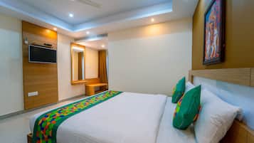 Deluxe Double Room | Desk, blackout curtains, bed sheets