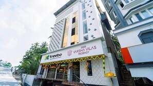 A building with a sign for 'Sree Varsha Vilas Regency' and 'treebo'. - Treebo Sree Varshavilas Regency, 500 Mtrs From Guruvayoor Temple (Chavakkad)