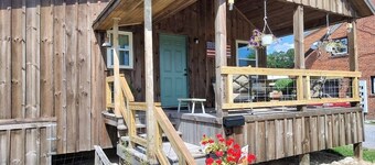 Charming bungalow in marvelous Parsons with AC