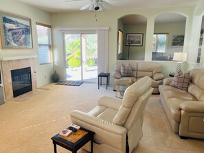 Smart TV - 55+ Gated Comm - Peaceful 2 bedroom house  in Menifee - 90 Min. Night Required (Menifee)