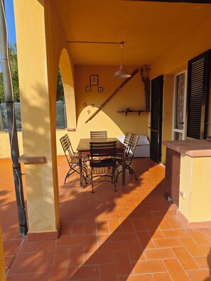 تناول الطعام بالخارج