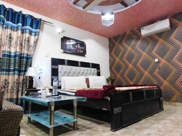 غرفة ديلوكس مزدوجة | تجهيزات عازلة للصوت ومكواة/لوح كي