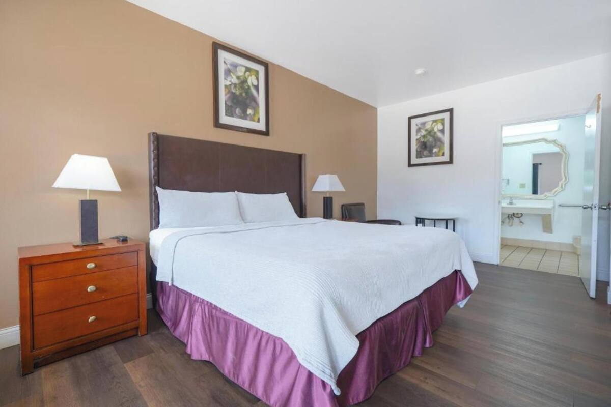 Desk, iron/ironing board (on request), WiFi (free), bed sheets