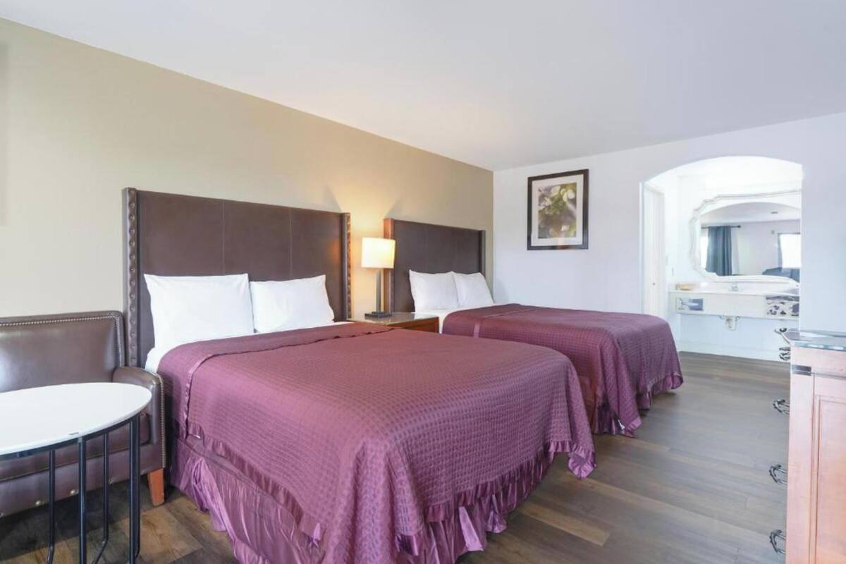 Desk, iron/ironing board (on request), WiFi (free), bed sheets