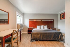 Room, 1 King Bed, Non Smoking - Alamo Oasis Inn And Suites By Oyo San Antonio (San Antonio)