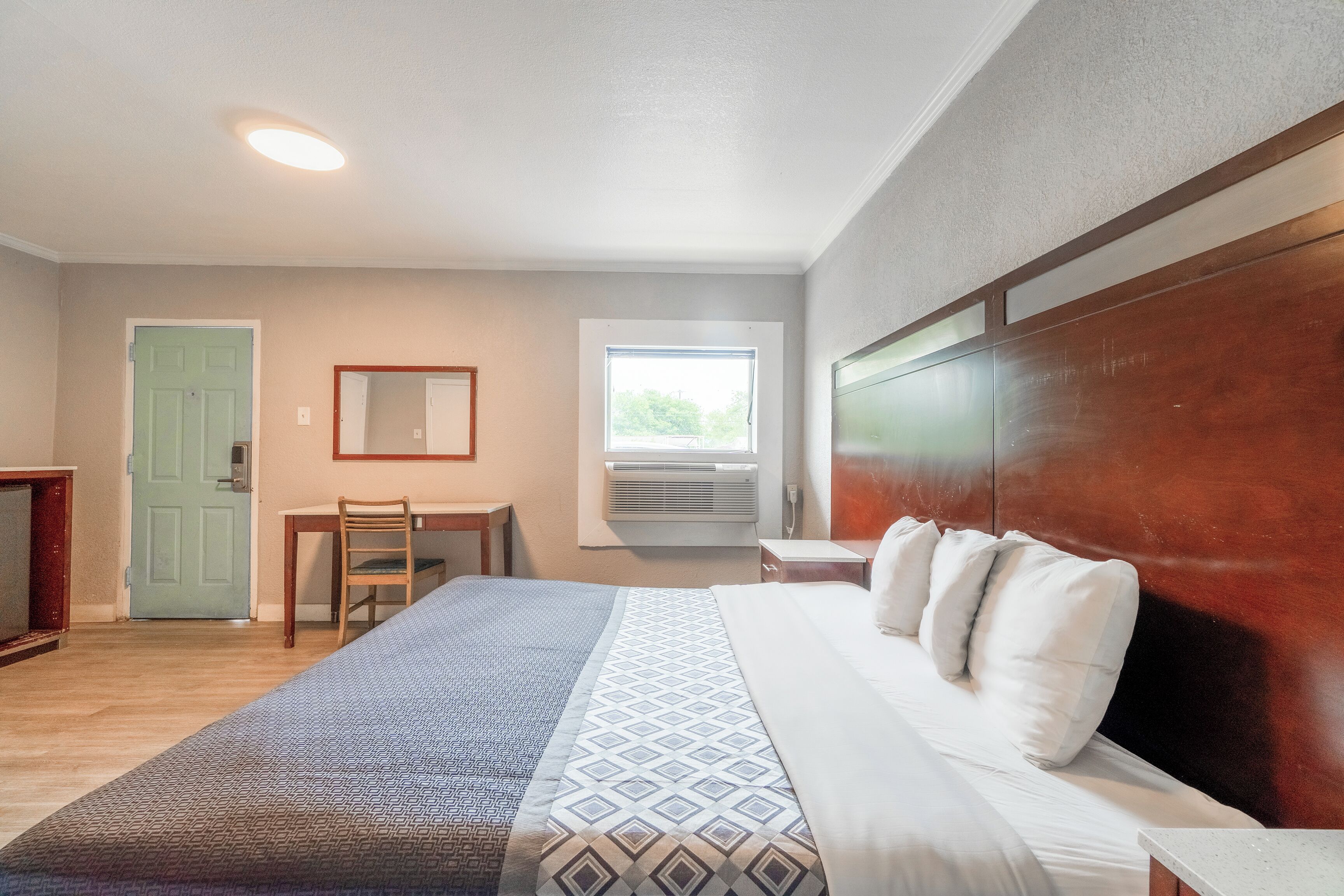 In-room safe, desk, free WiFi, bed sheets